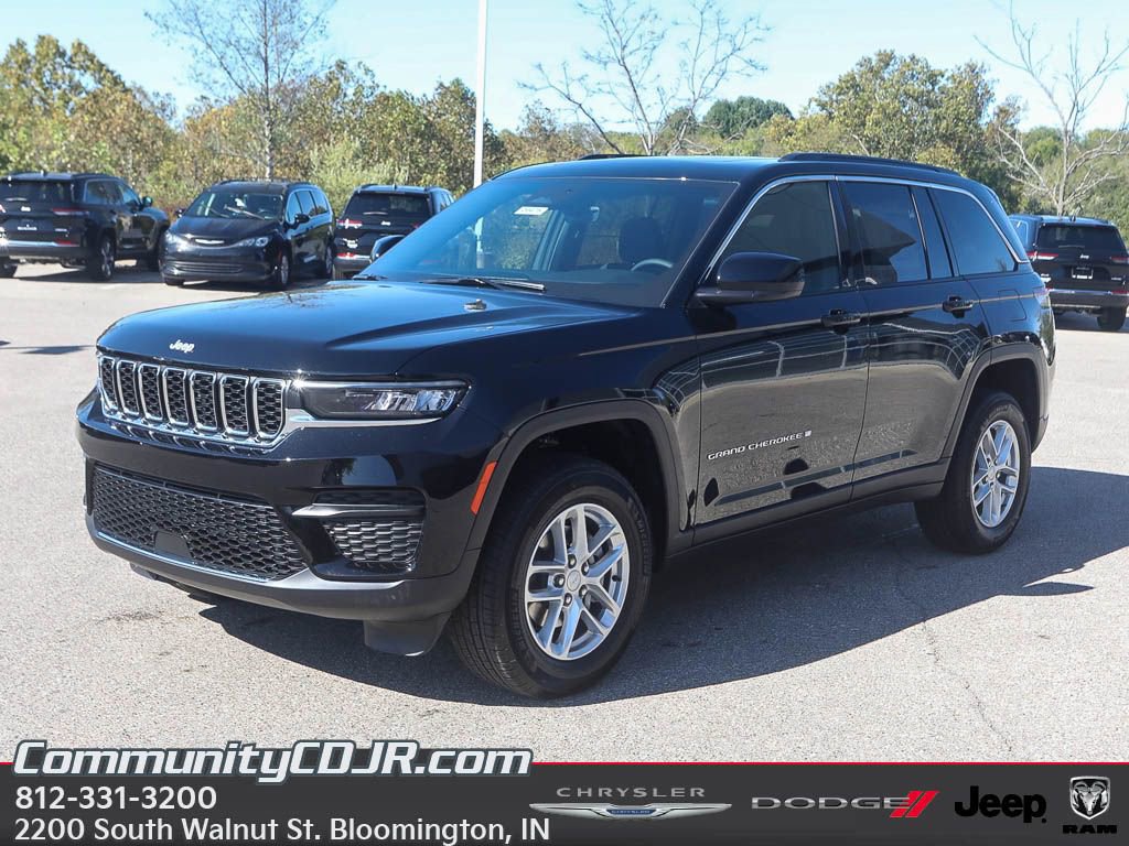 New 2025 Jeep Grand Cherokee Laredo X w/ Luxury Tech Group I AWD/4WD image 3