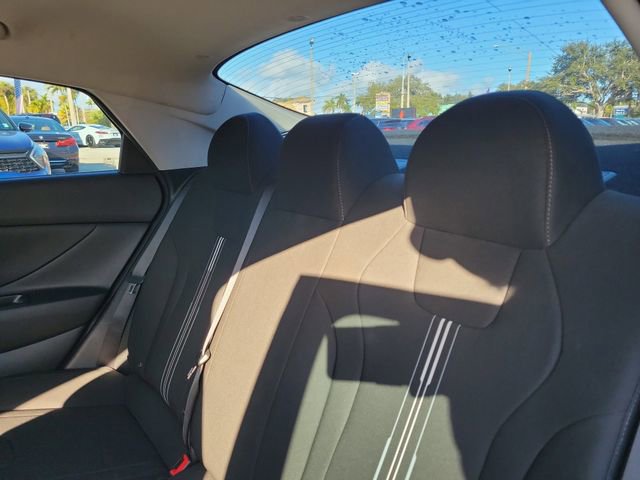 Used 2022 Hyundai Elantra SEL image 12