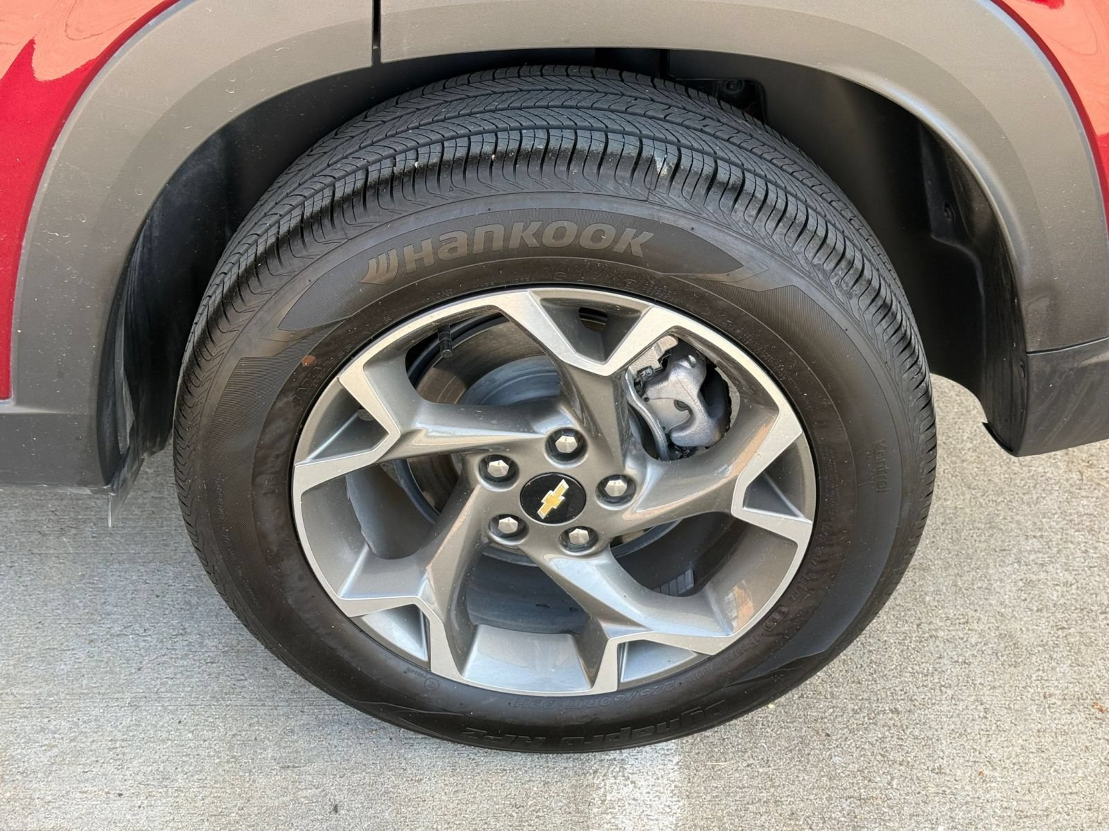 Used 2025 Chevrolet Trax LT FWD image 30