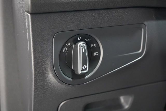 Used 2018 Volkswagen Tiguan SEL Premium FWD image 20
