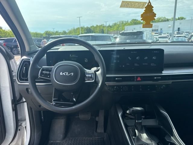 Used 2025 Kia Sorento LX FWD image 7