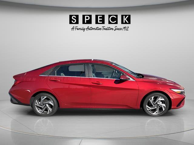 Certified 2025 Hyundai Elantra Limited FWD image 6