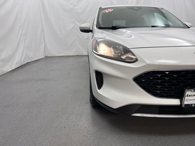 Used 2020 Ford Escape SE image 2