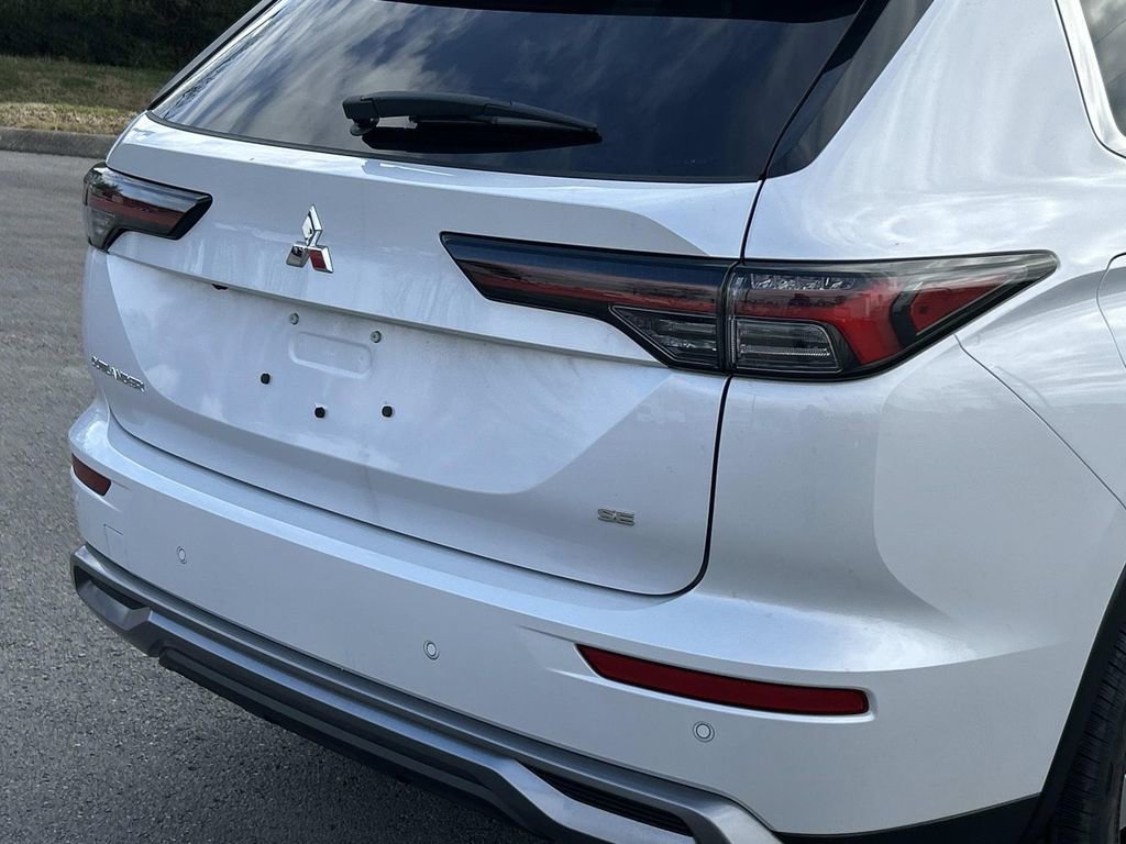 New 2026 Mitsubishi Outlander SE image 10