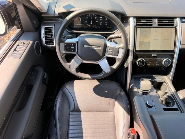 Used 2024 Land Rover Discovery S AWD/4WD image 13