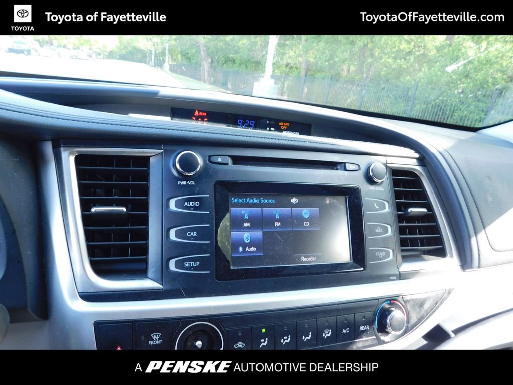 Used 2018 Toyota Highlander LE FWD image 9