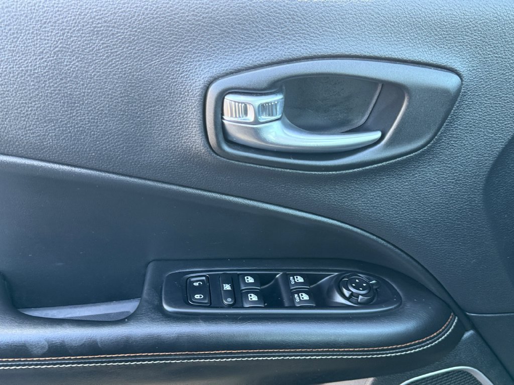 Used 2020 Jeep Compass Latitude w/ Popular Equipment Group AWD/4WD image 11