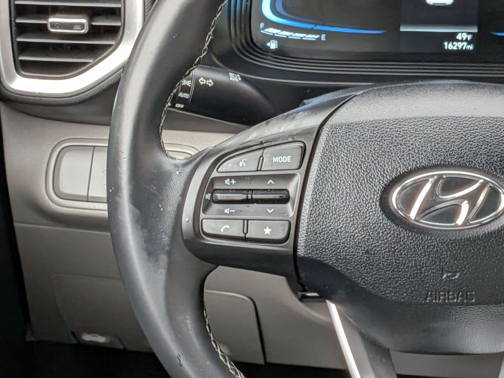 Used 2025 Hyundai Venue SEL image 24