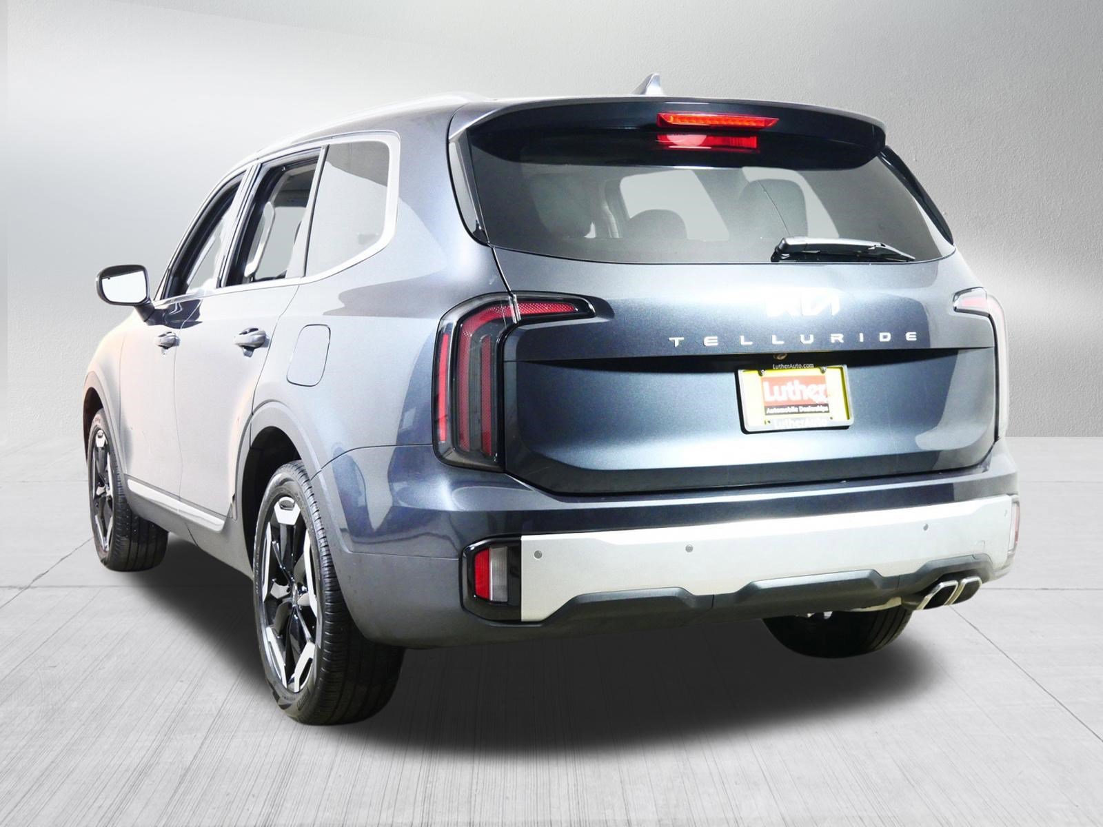 Used 2024 Kia Telluride EX w/ EX Captain's Chair Package image 5