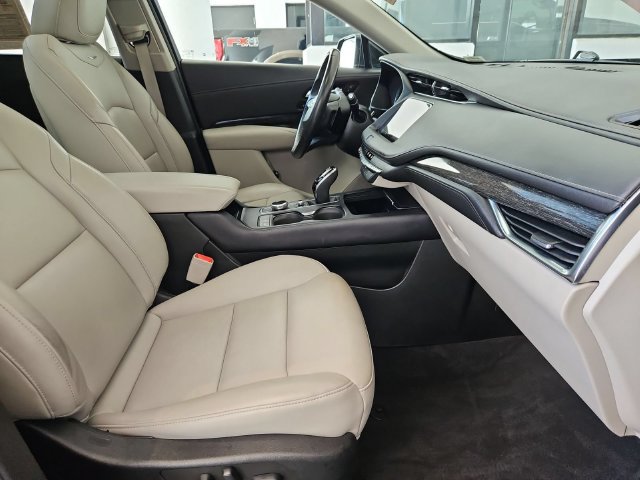 Certified 2022 Cadillac XT4 Premium Luxury w/ Enhanced Visibility Package FWD image 28