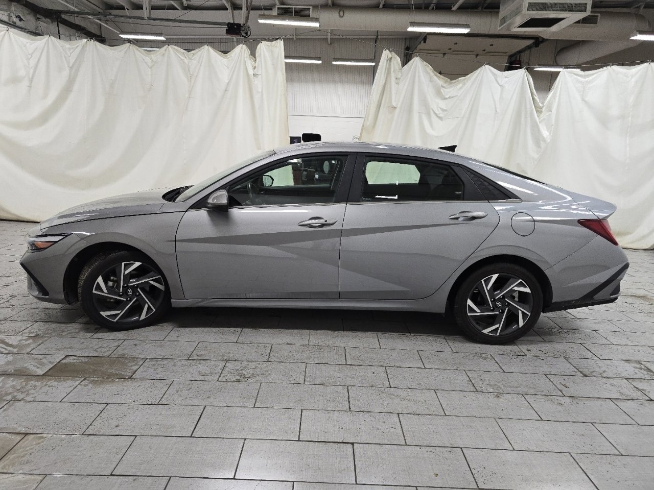 Used 2025 Hyundai Elantra SEL image 17