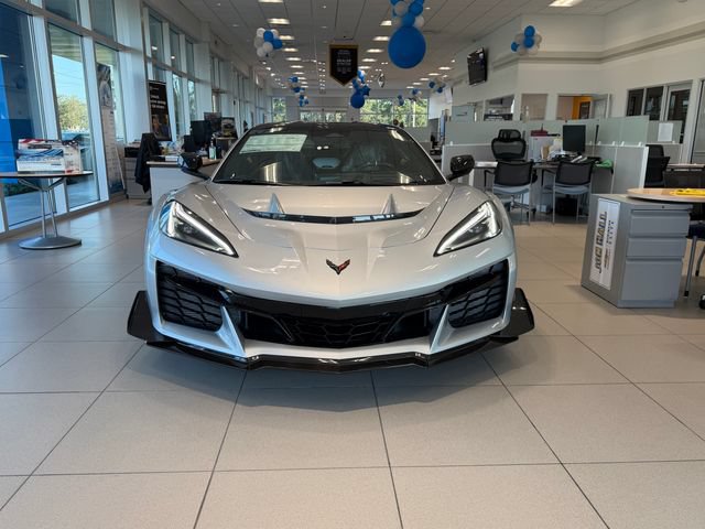 New 2027 Chevrolet Corvette ZR1 w/ ZR1 Carbon Fiber Aero Package RWD image 3