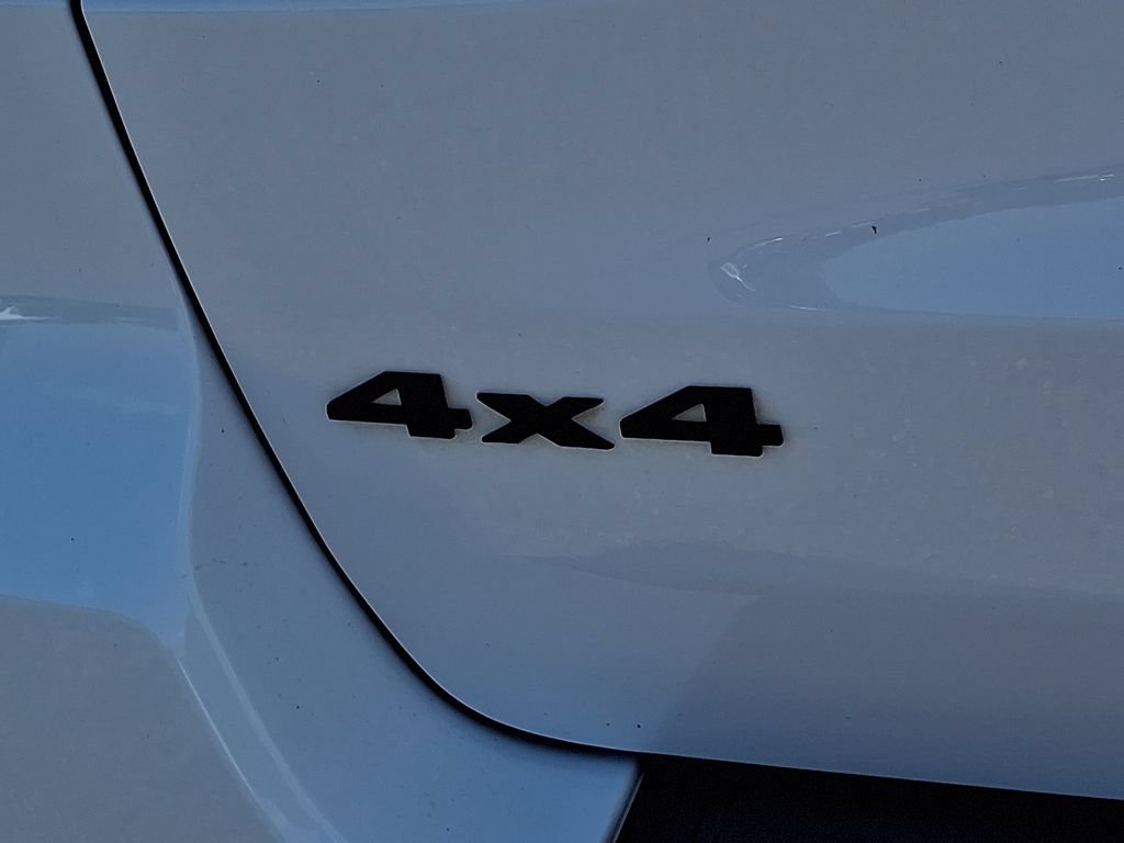 Used 2019 Jeep Grand Cherokee Laredo AWD/4WD image 31
