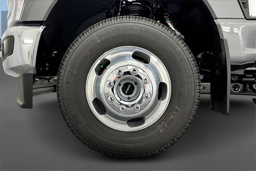 New 2026 Ford F350 4x4 Crew Cab DRW Super Duty image 13
