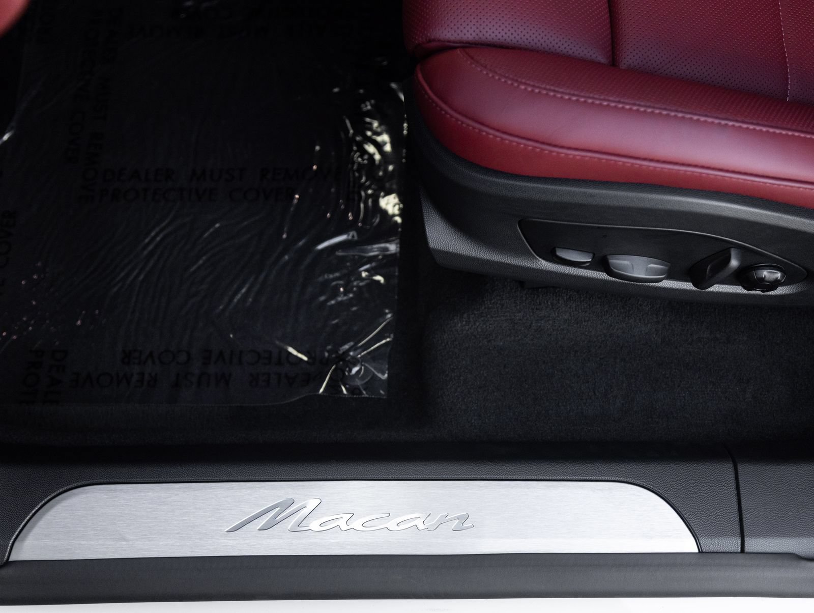Certified 2026 Porsche Macan Electric RWD image 22