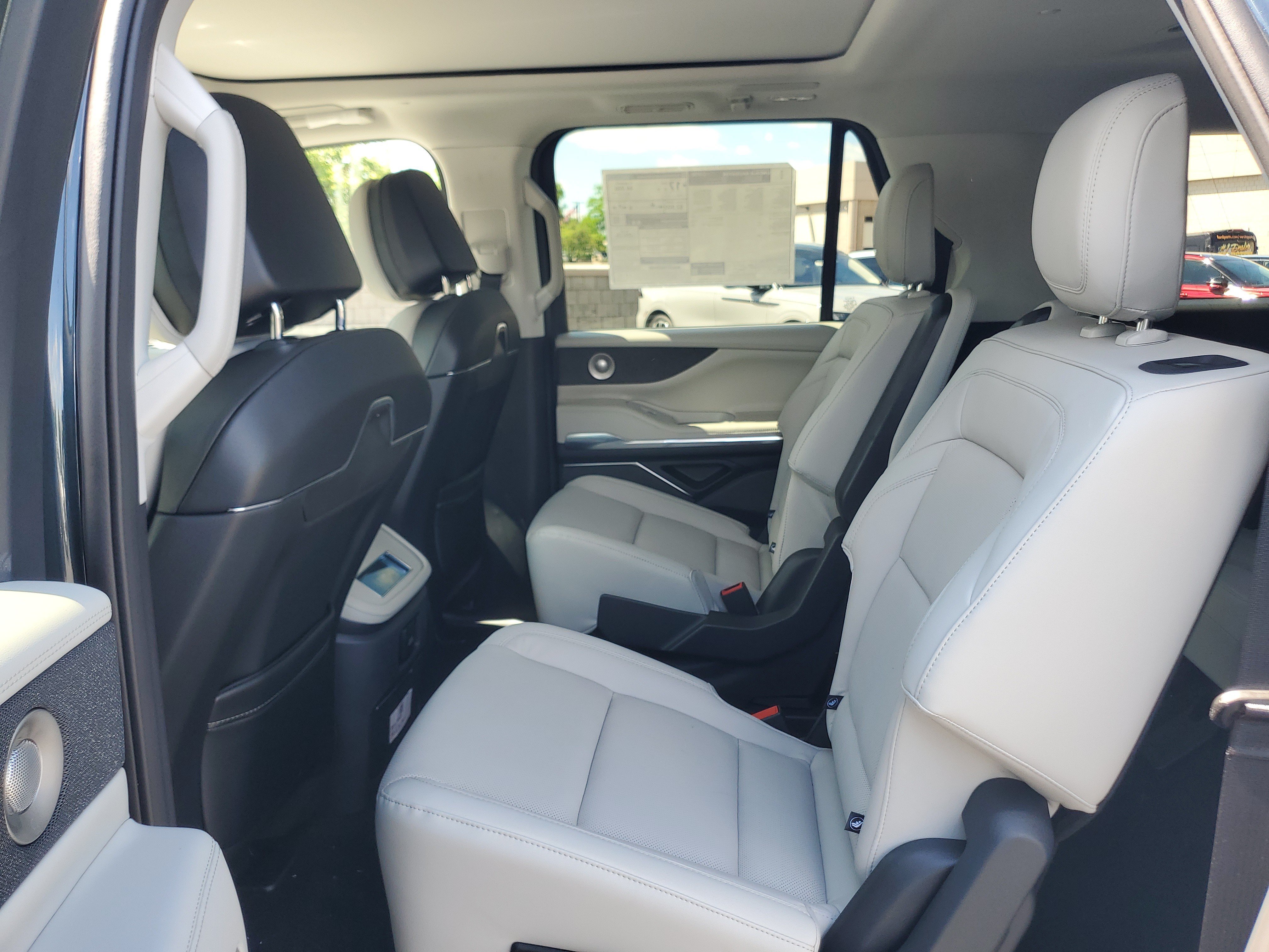 New 2026 Lincoln Navigator L Reserve w/ Jet Appearance Package AWD/4WD image 27