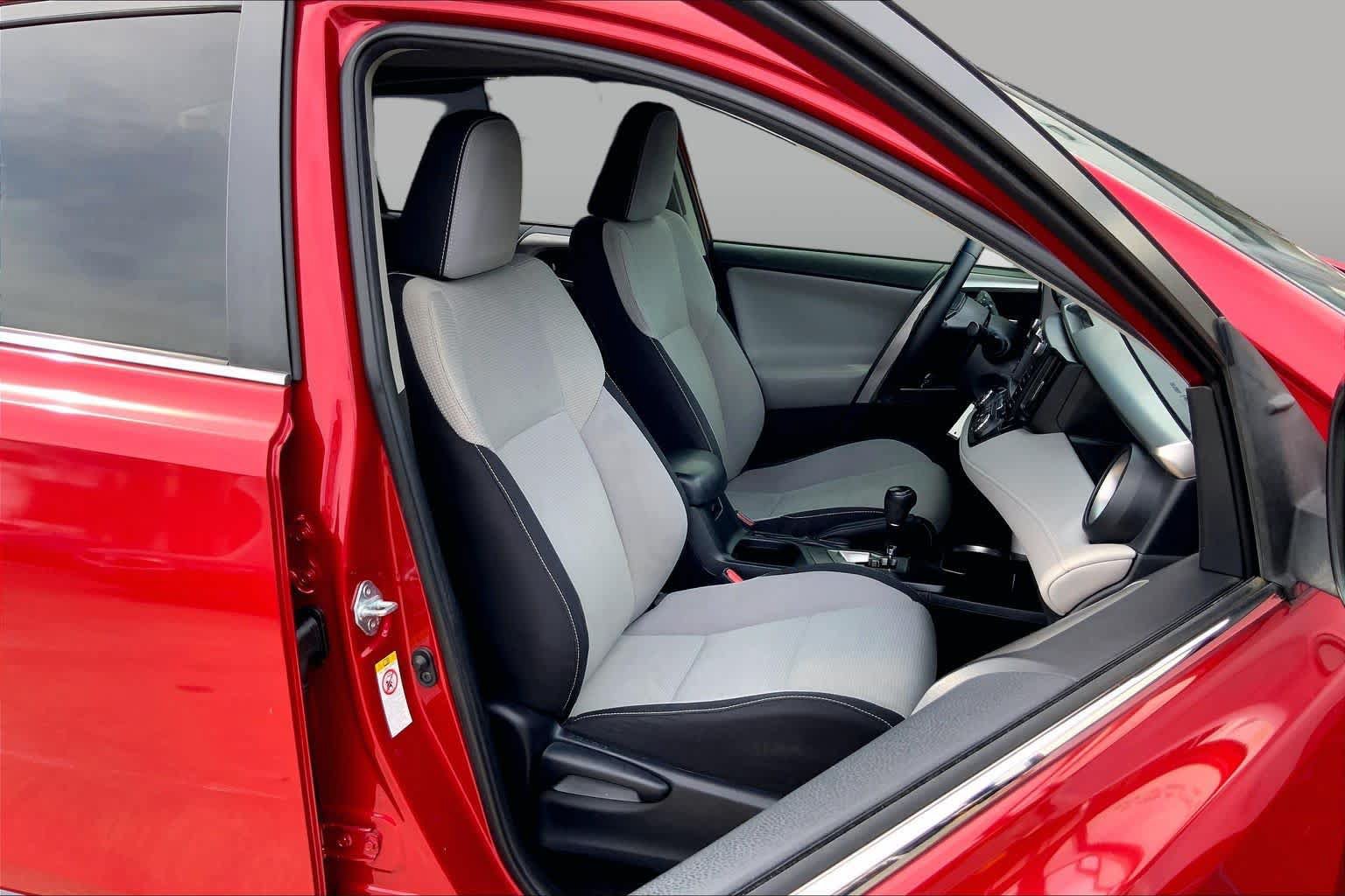Used 2016 Toyota RAV4 XLE FWD image 9