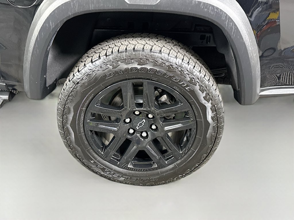 Used 2024 Chevrolet Colorado Trail Boss w/ Technology Package AWD/4WD image 32