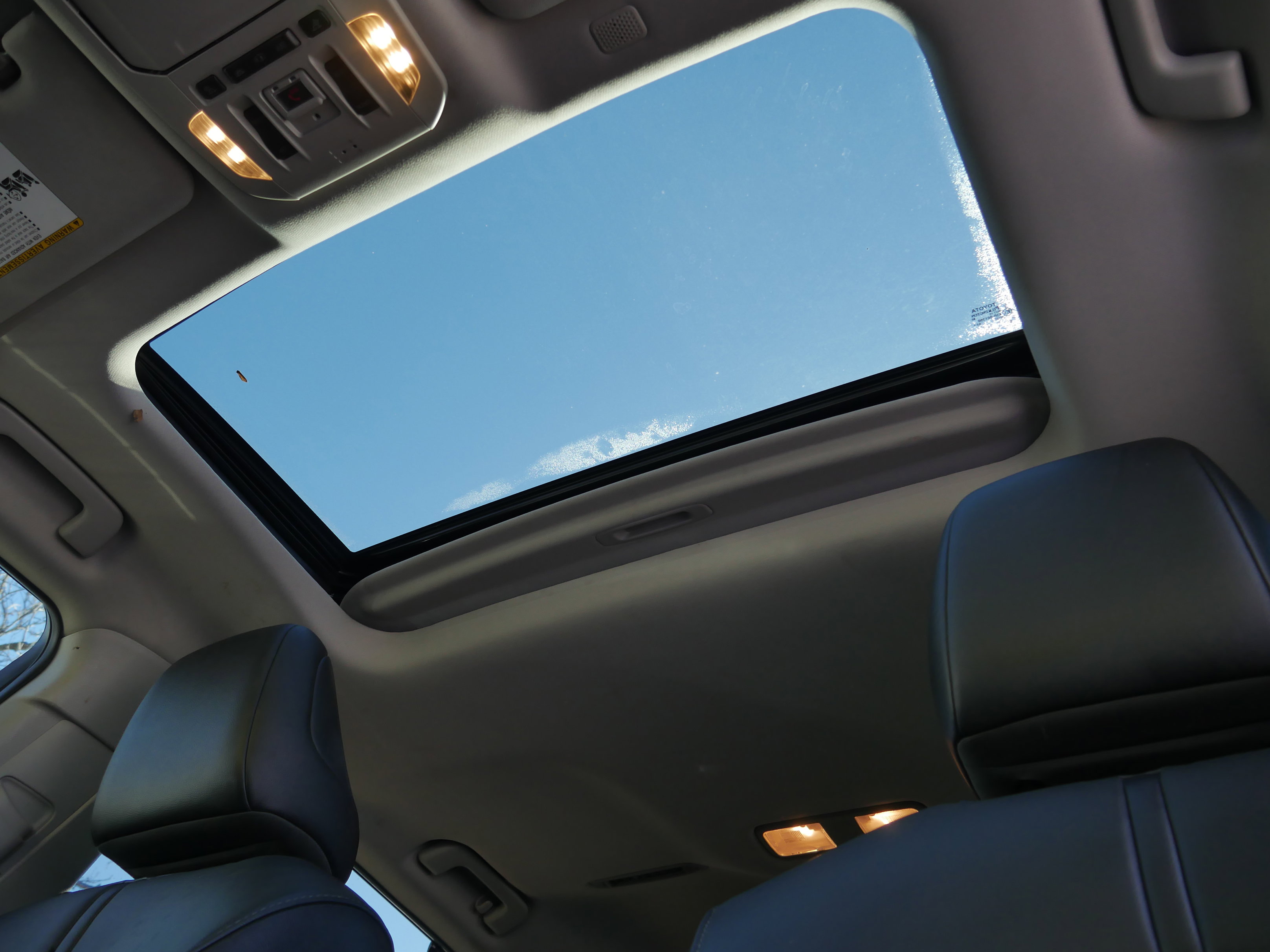 Used 2020 Toyota Highlander XLE AWD/4WD image 5