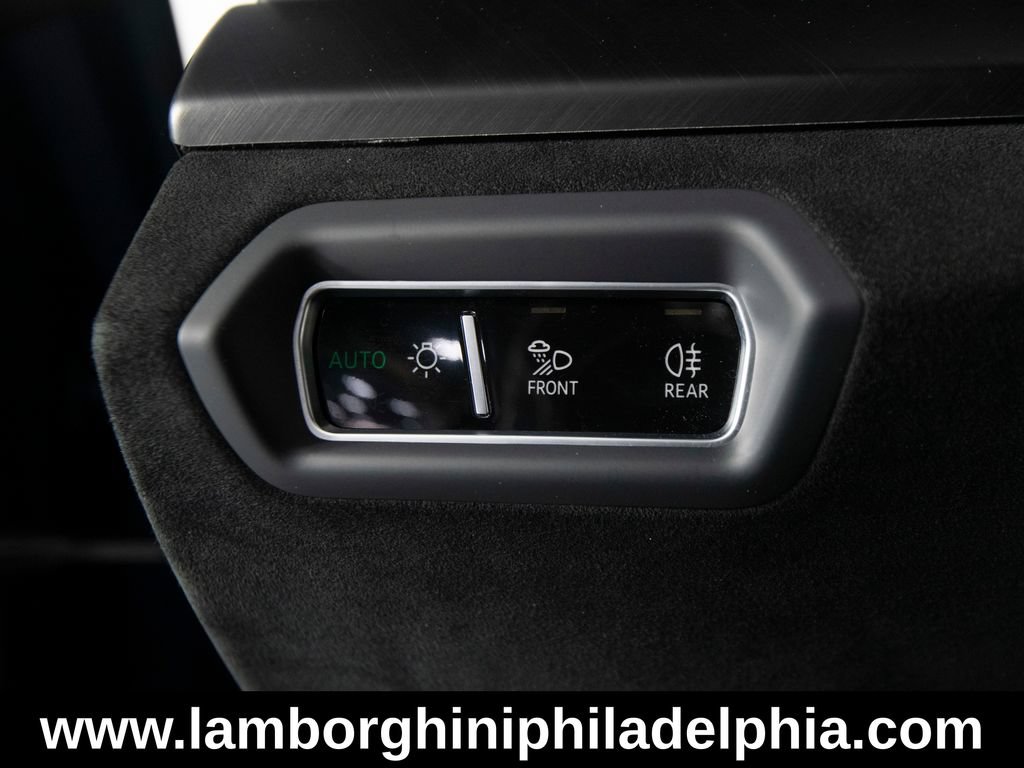 Used 2023 Lamborghini Urus Performante AWD/4WD image 24