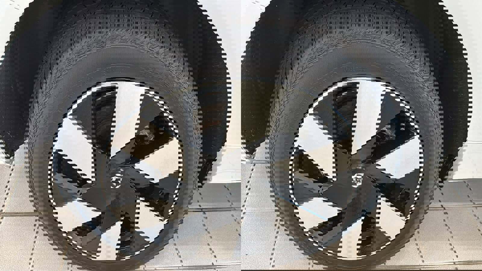 Used 2024 Volvo XC60 T8 Plus w/ Climate Package AWD/4WD image 31