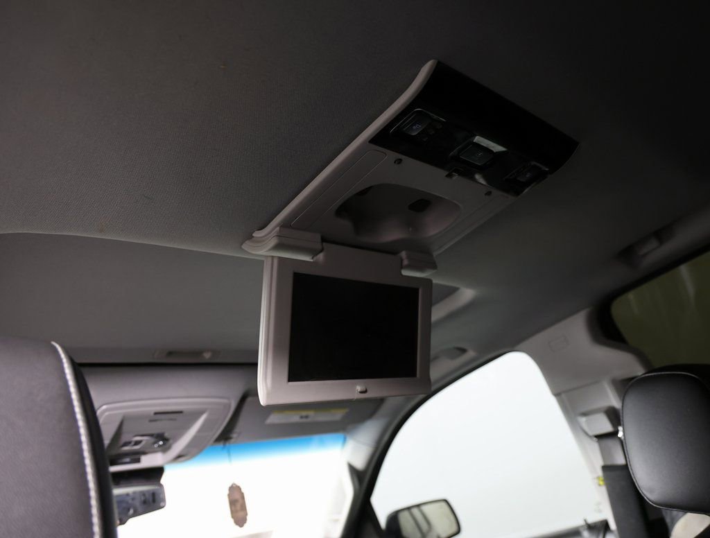 Used 2019 Chevrolet Suburban LT image 3