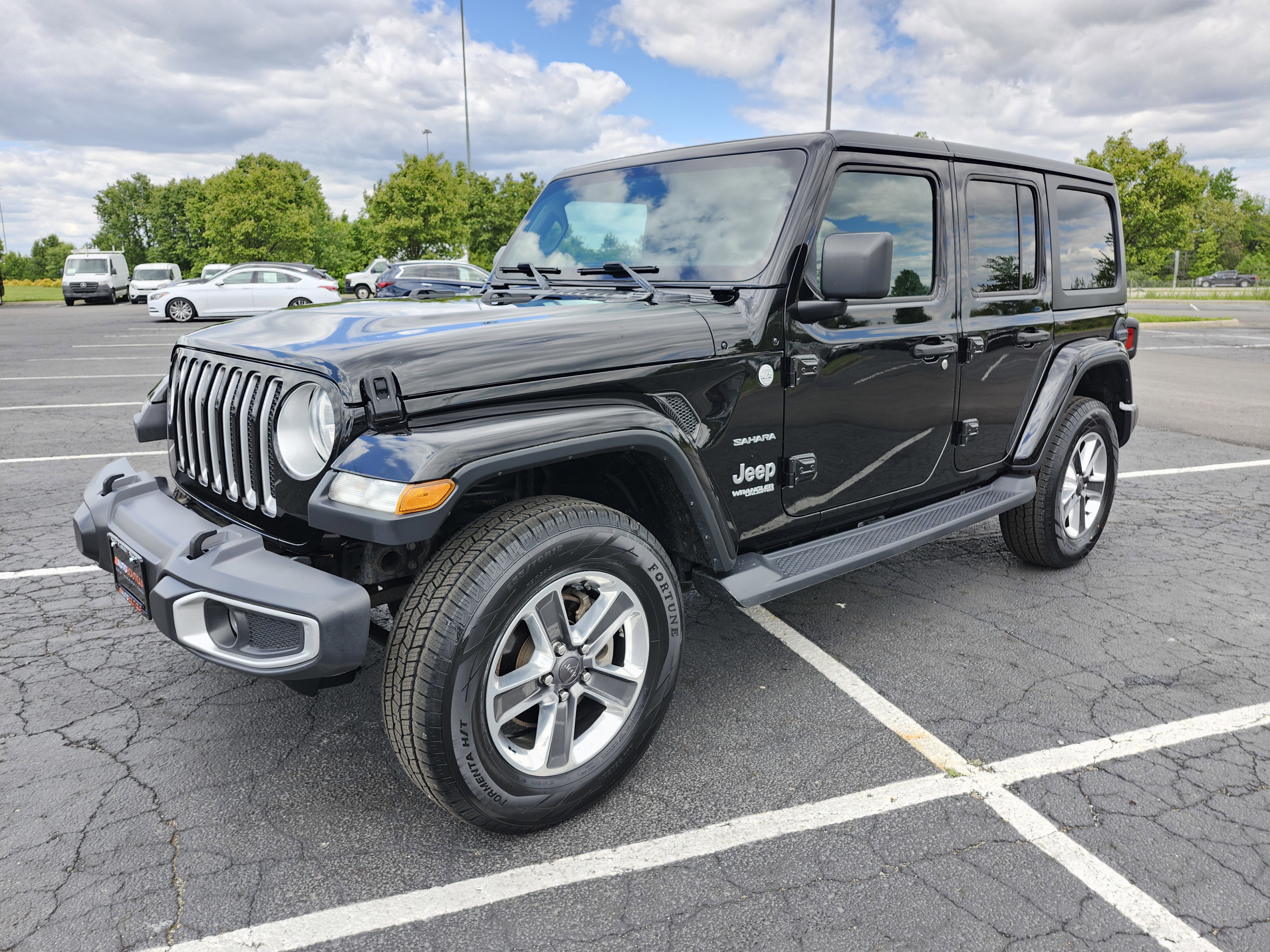 Used 2018 Jeep Wrangler Unlimited Sahara w/ Cold Weather Group AWD/4WD image 15