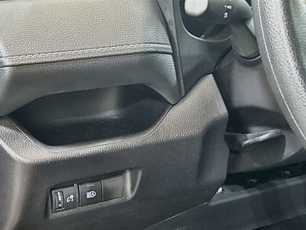 Used 2025 Toyota RAV4 XLE FWD image 9