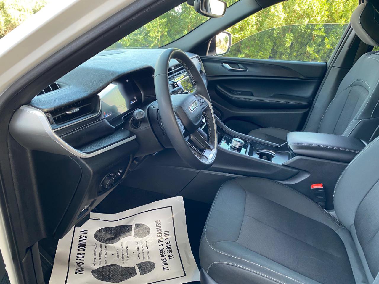 Used 2024 Jeep Grand Cherokee Laredo X w/ Trailer Tow Package AWD/4WD image 28