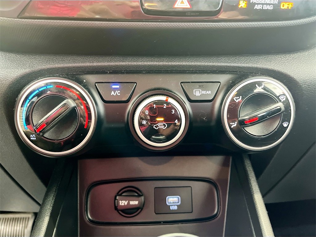 Used 2021 Hyundai Venue SE image 15