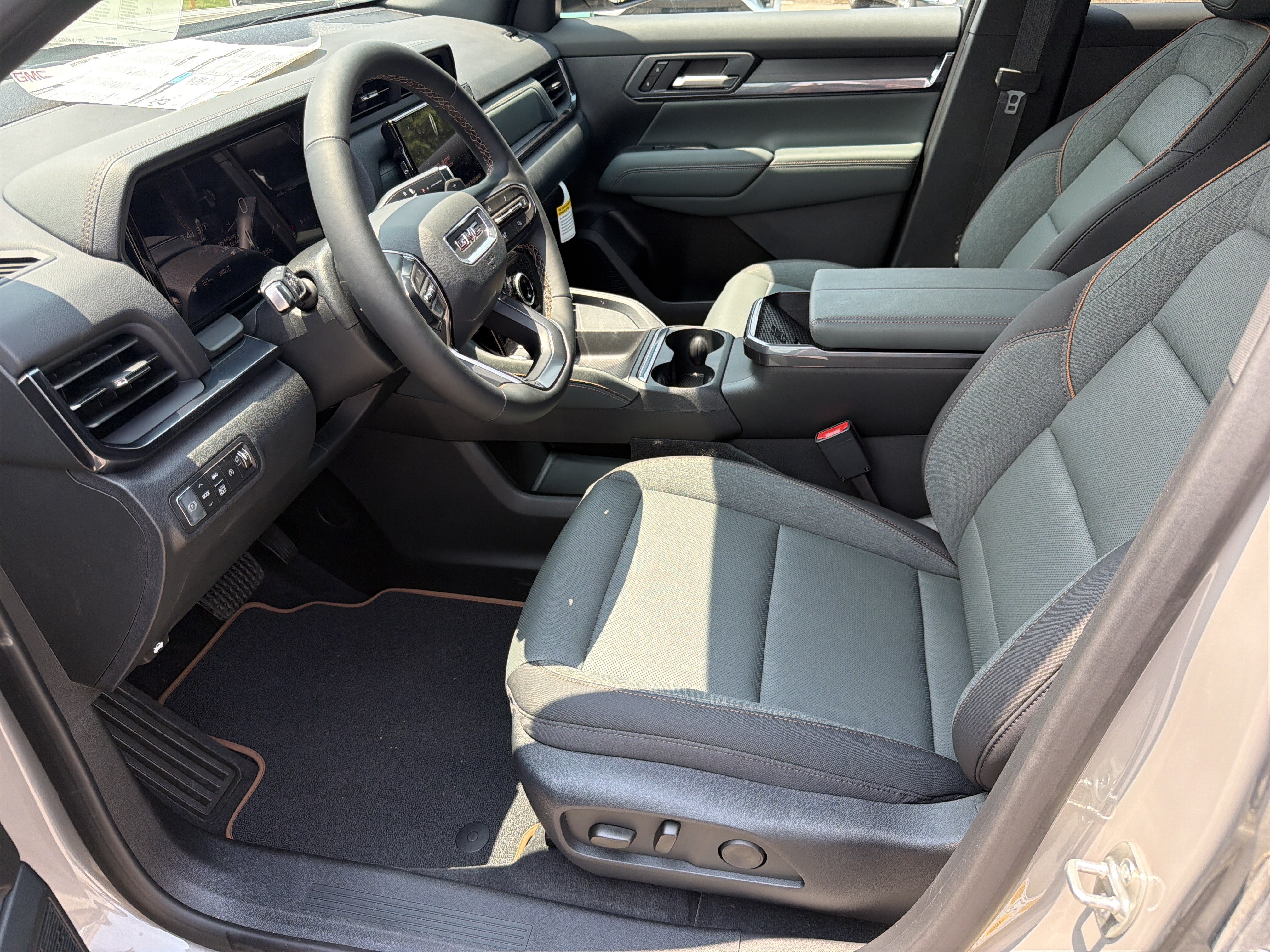 New 2026 GMC Terrain AT4 w/ Technology Package II AWD/4WD image 10