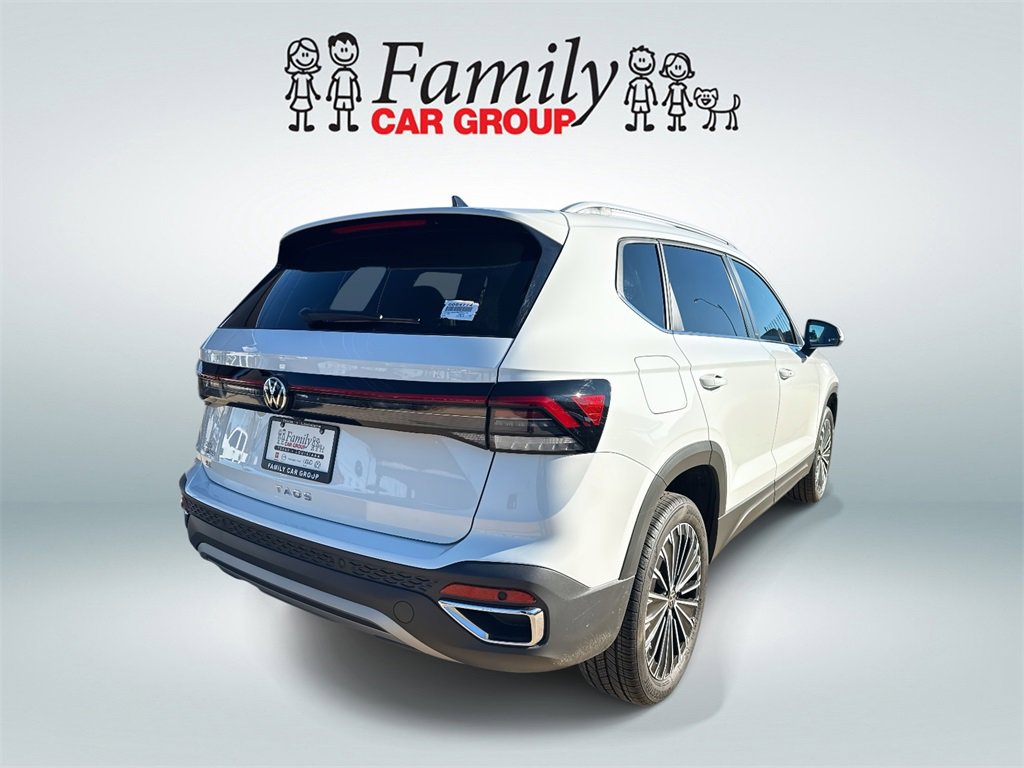 Used 2025 Volkswagen Taos SE image 3