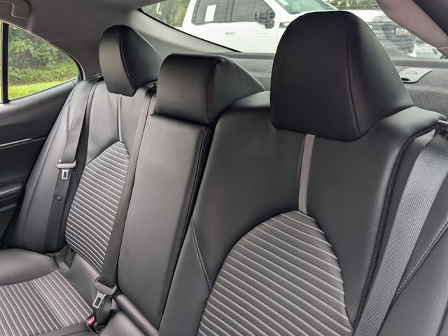 Used 2020 Toyota Camry SE image 18