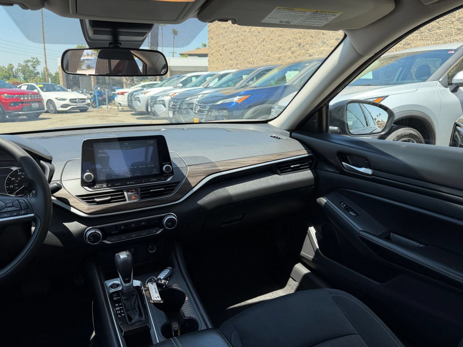 Used 2025 Nissan Altima 2.5 SV FWD image 34