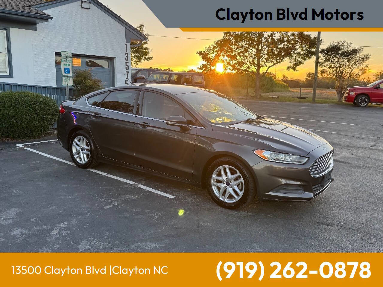 Used 2016 Ford Fusion SE FWD image 1