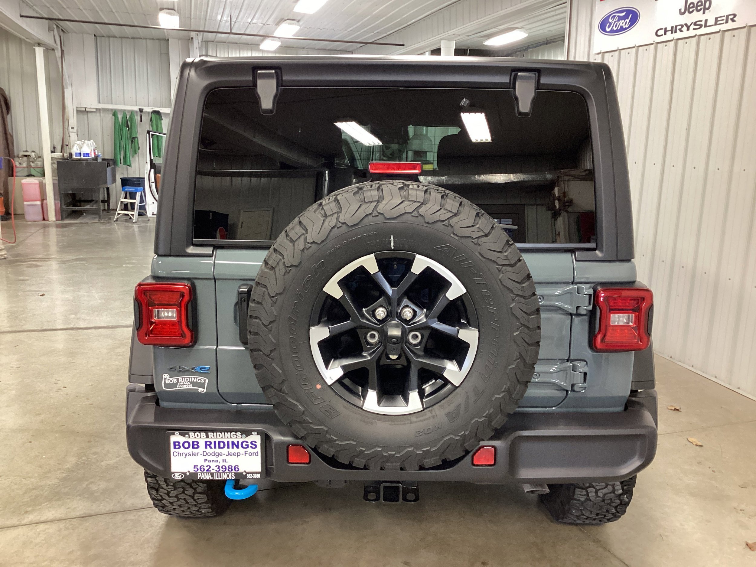 Used 2025 Jeep Wrangler Unlimited Rubicon 4xe w/ Convenience Group AWD/4WD image 4