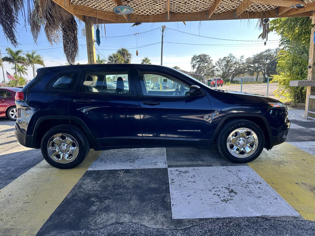 Used 2015 Jeep Cherokee Sport image 4