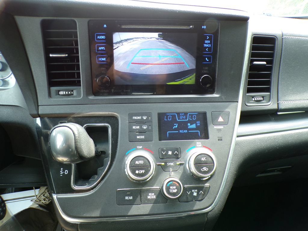 Used 2016 Toyota Sienna SE FWD image 25