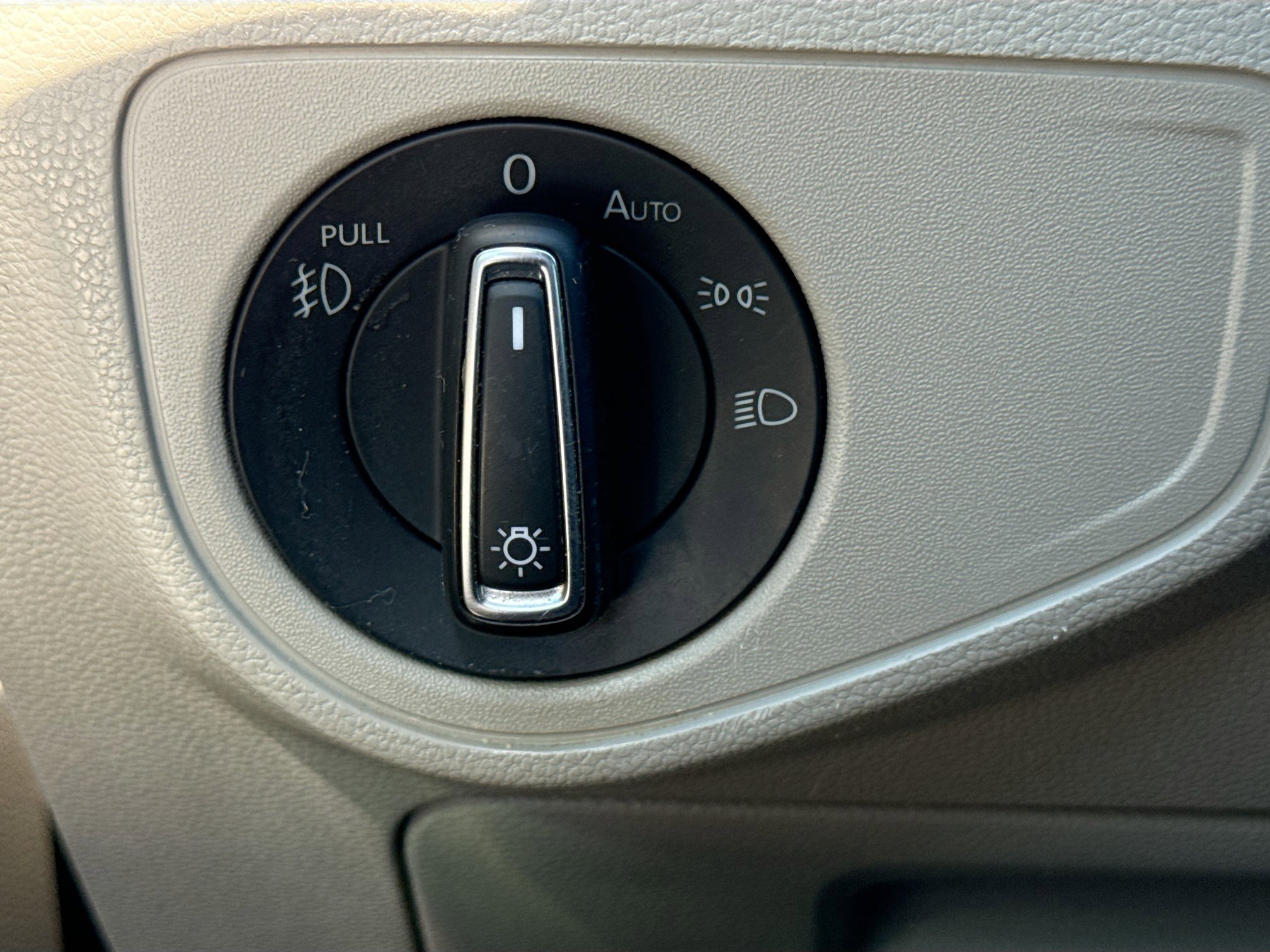 Used 2019 Volkswagen Atlas SE image 33