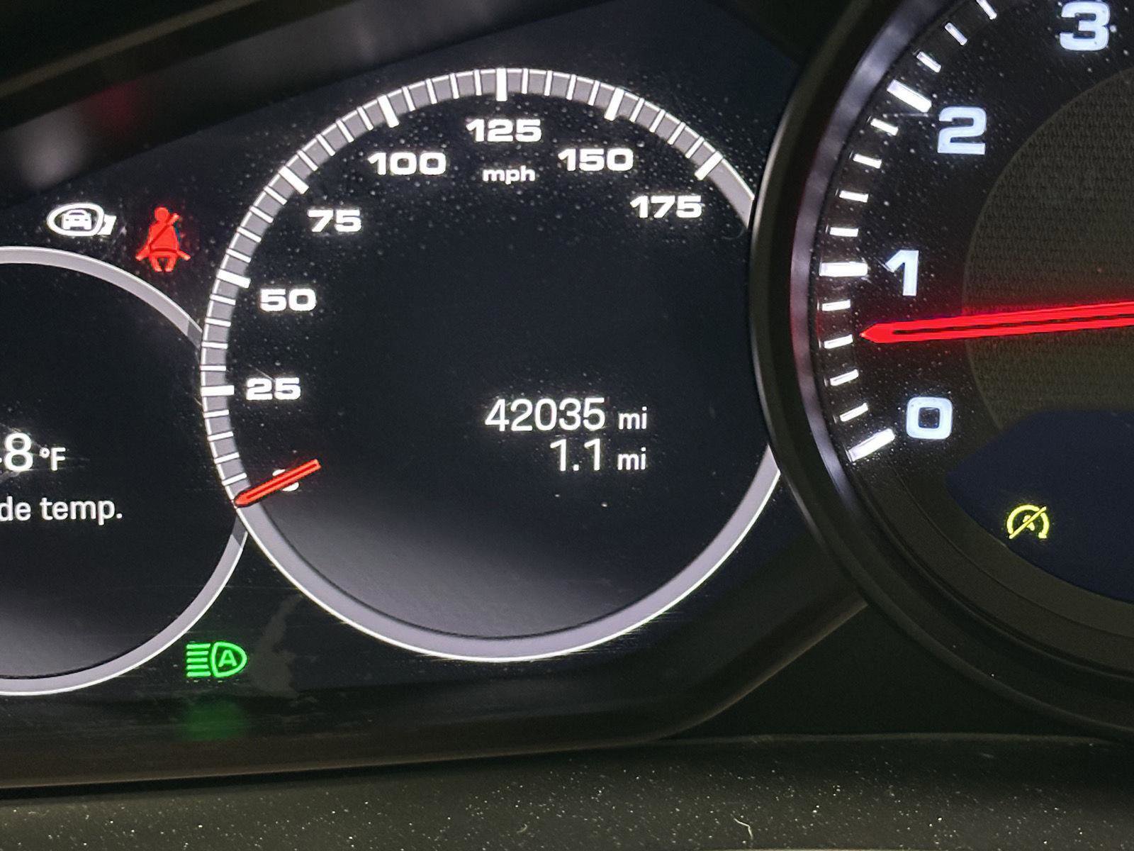 Used 2022 Porsche Cayenne Platinum Edition image 22