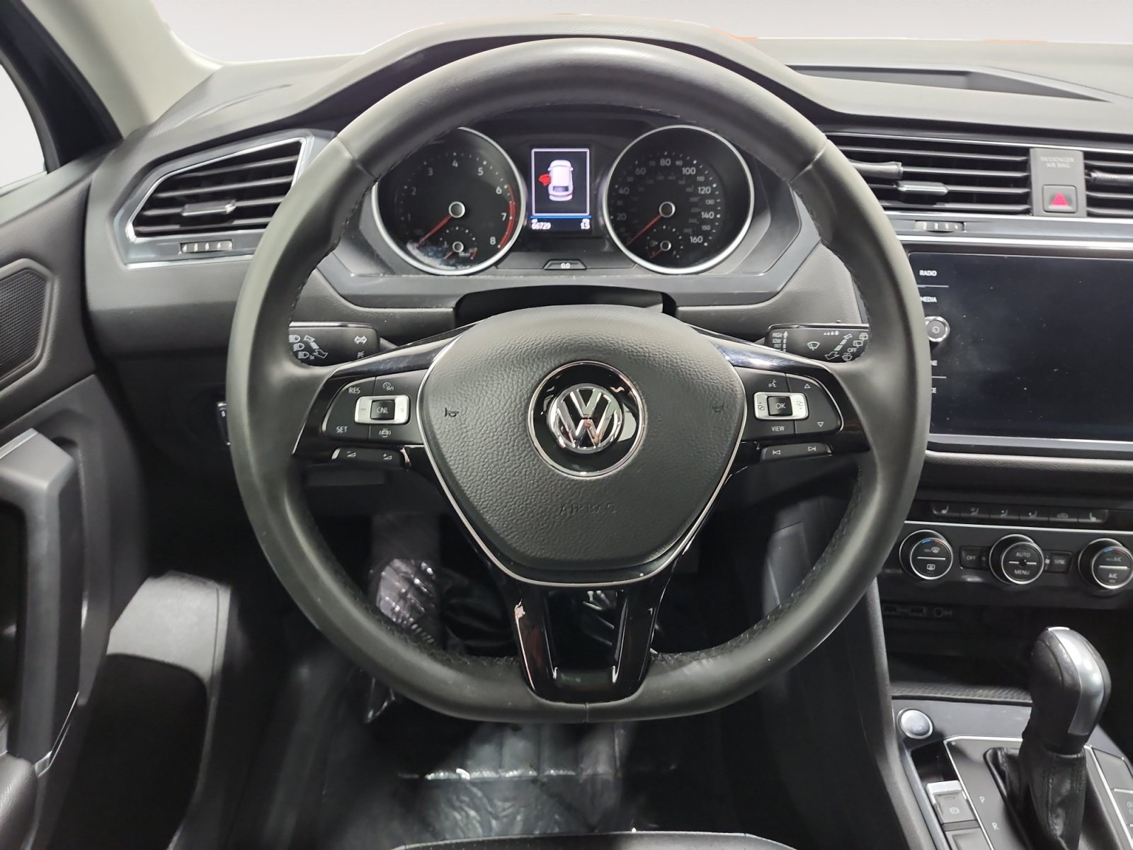 Used 2020 Volkswagen Tiguan SE w/ Panoramic Sunroof Package AWD/4WD image 12
