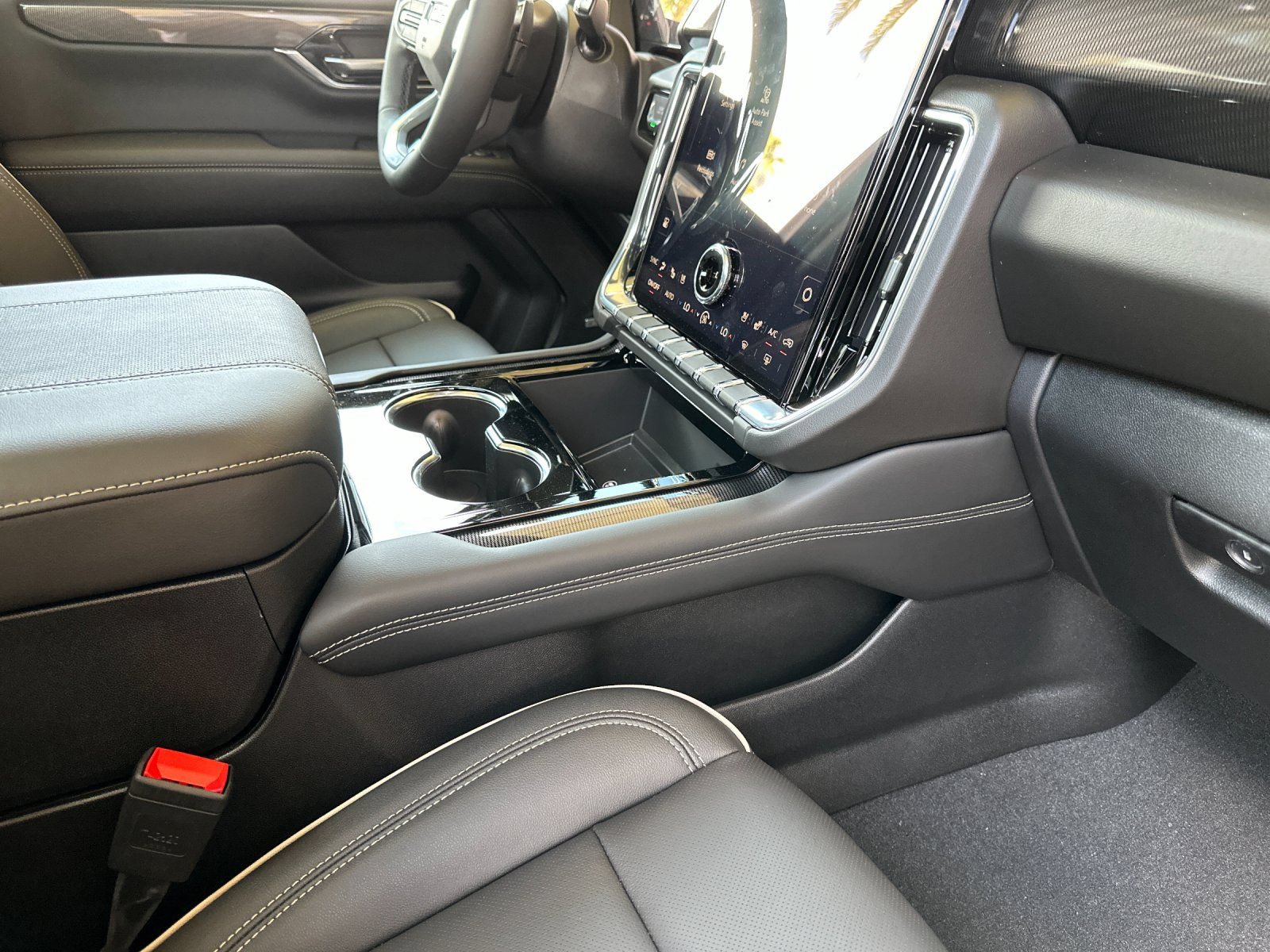 New 2026 GMC Yukon XL Elevation w/ Elevation Premium Package AWD/4WD image 17