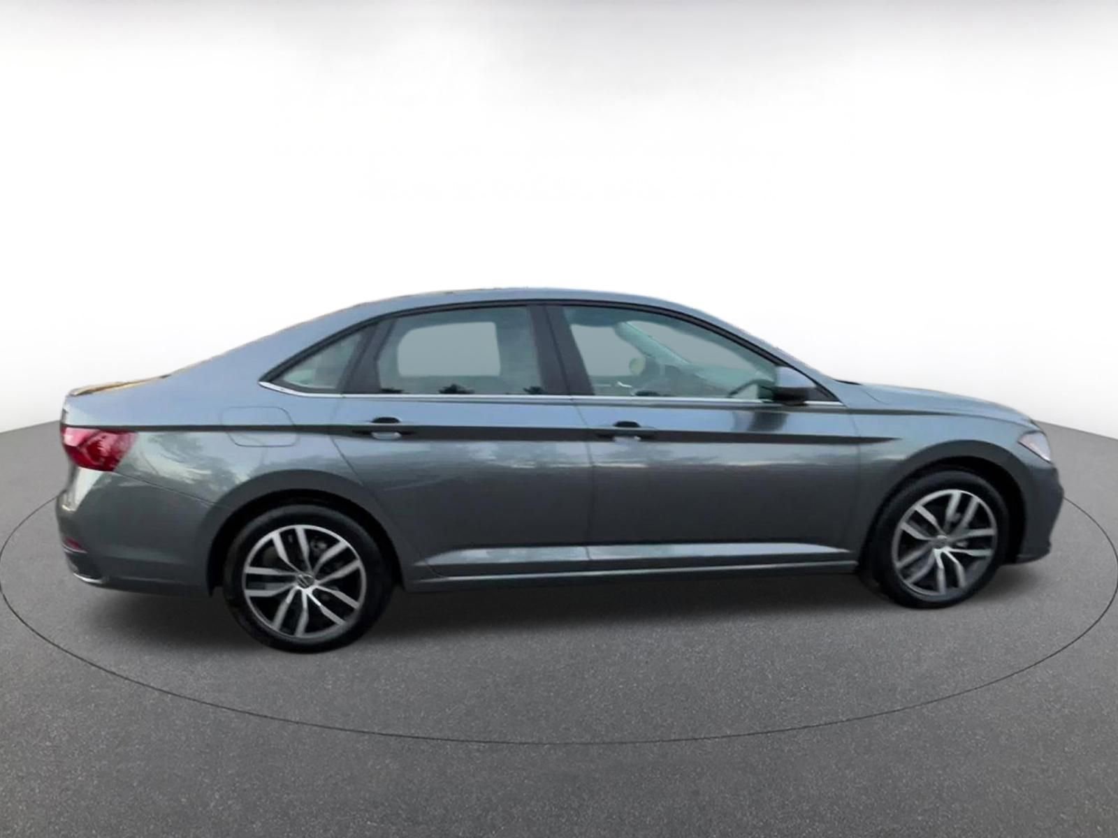 Used 2025 Volkswagen Jetta SE image 17