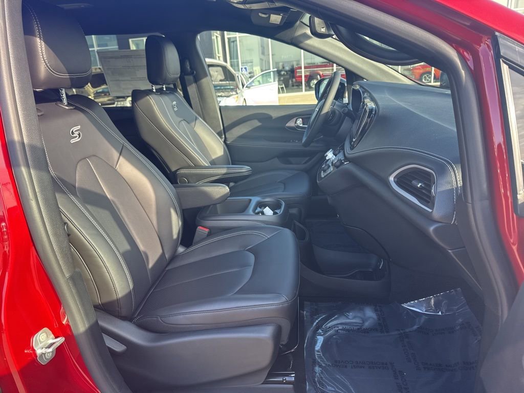 New 2026 Chrysler Pacifica Select w/ S Appearance Package FWD image 29