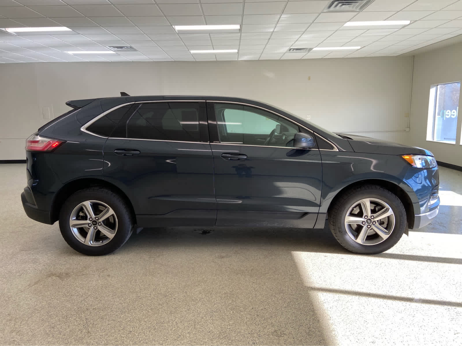 Used 2024 Ford Edge SEL w/ Convenience Package image 7