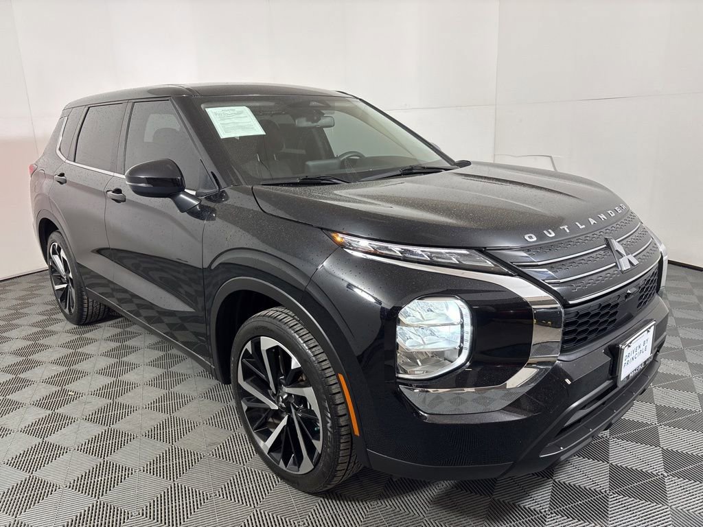 Used 2022 Mitsubishi Outlander ES image 4