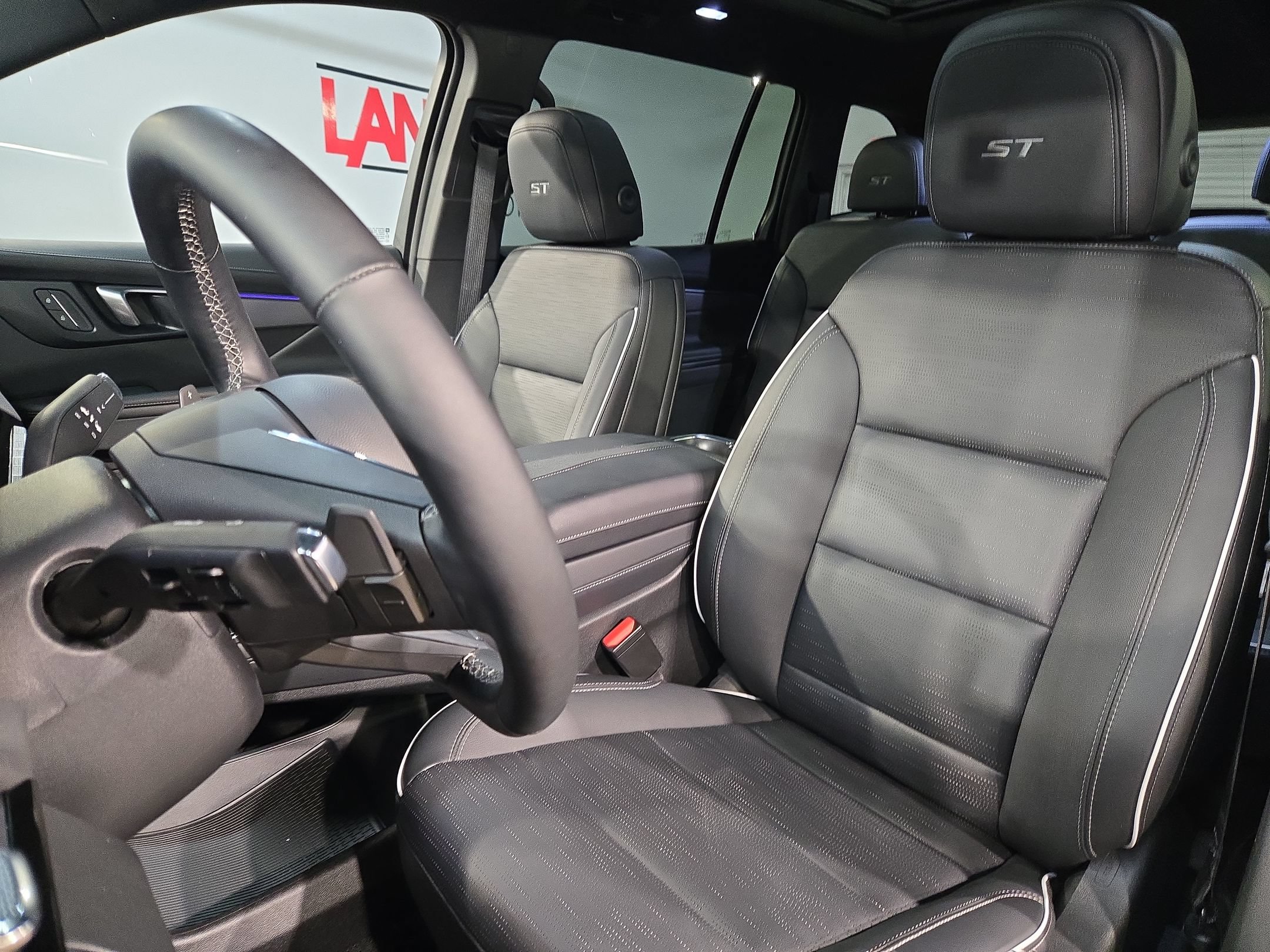 Used 2025 Buick Enclave Sport Touring w/ Power Package FWD image 24