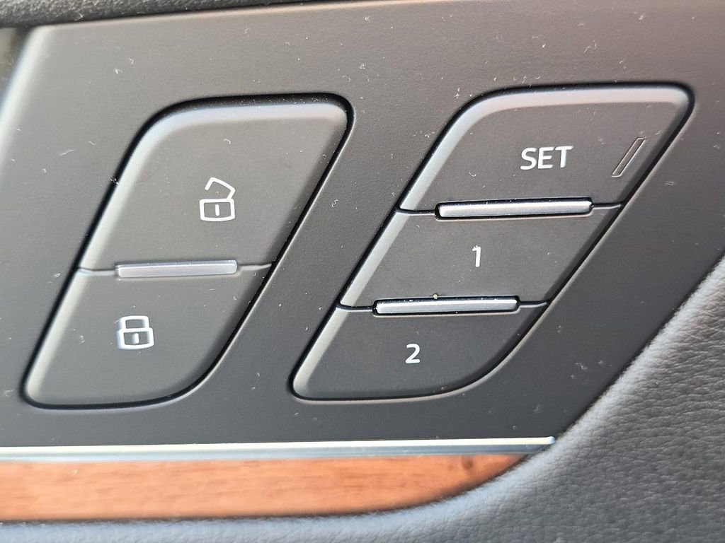 Used 2021 Audi Q5 e Prestige w/ Prestige Package image 28