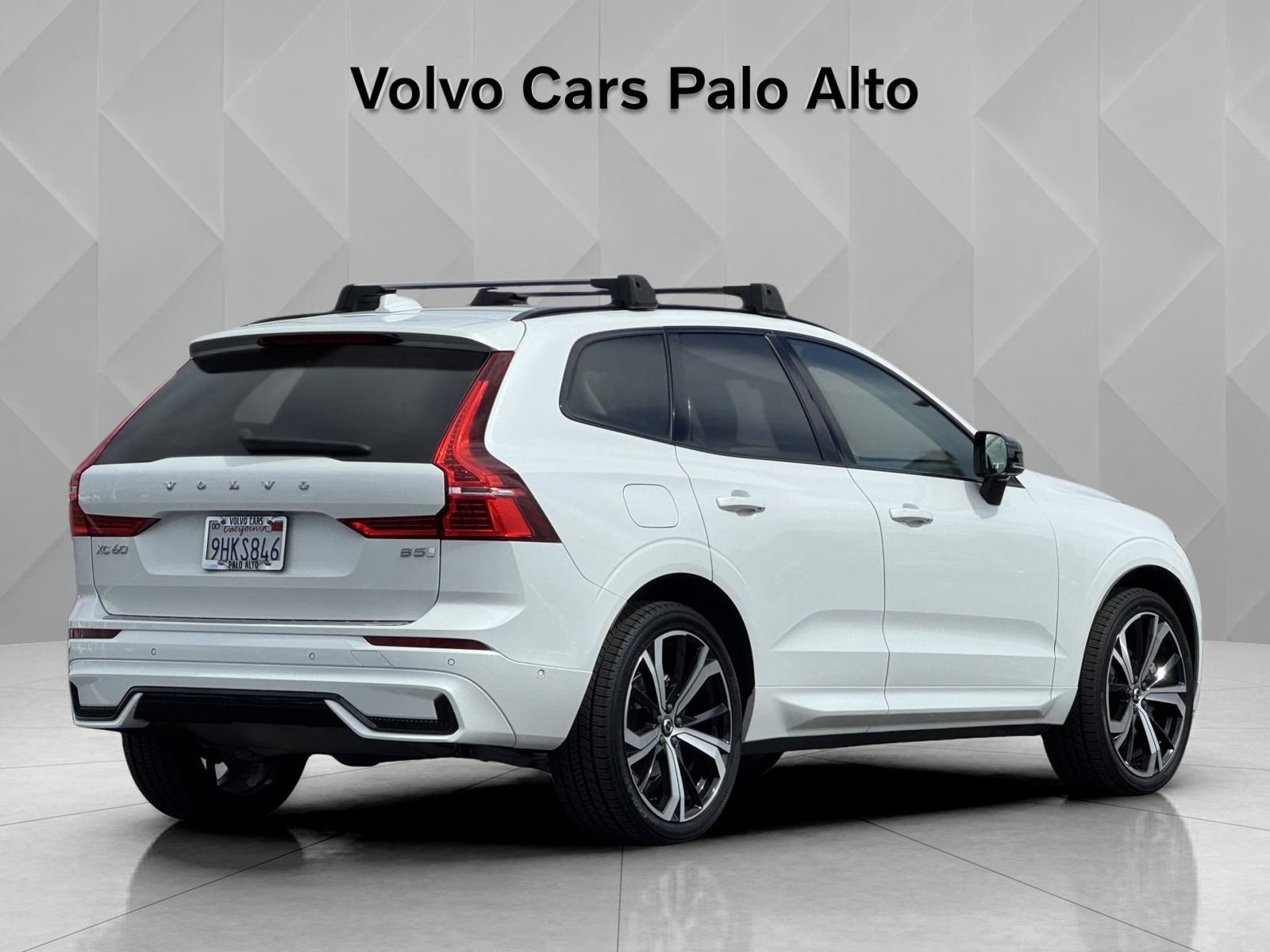 Certified 2023 Volvo XC60 B5 Ultimate w/ Protection Package Premier FWD image 3