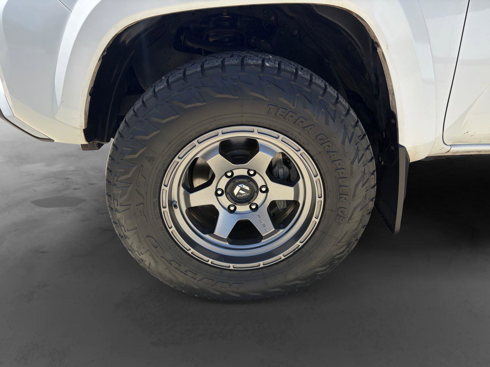 Used 2017 Toyota Tacoma SR5 w/ Tow Package AWD/4WD image 31